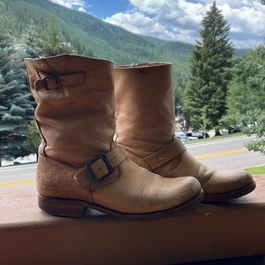 Frye Veronica Short Boots Tan Full-Grain Leather & Antique Metal Hardware - SZ 8